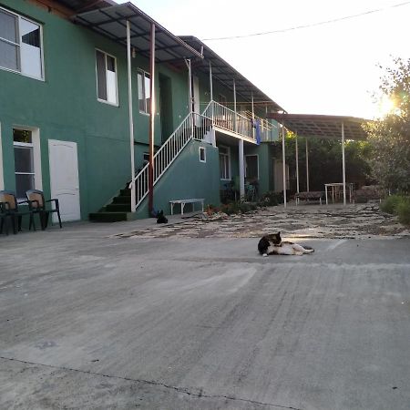 Guest House On Shakirbay 11 Сухумі Екстер'єр фото
