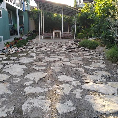 Guest House On Shakirbay 11 Сухумі Екстер'єр фото