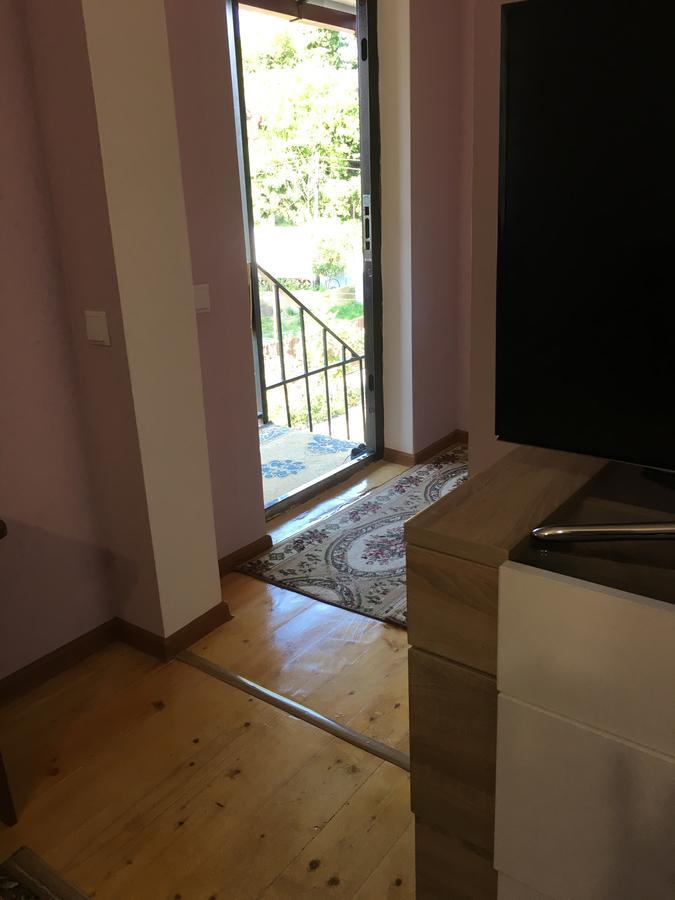 Guest House On Shakirbay 11 Сухумі Екстер'єр фото