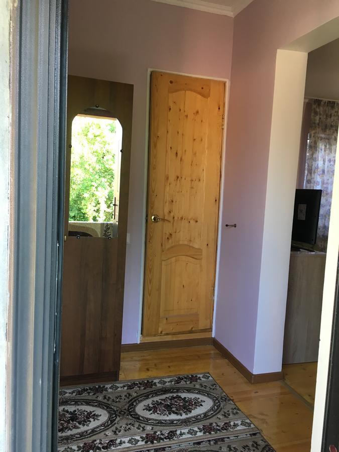 Guest House On Shakirbay 11 Сухумі Екстер'єр фото