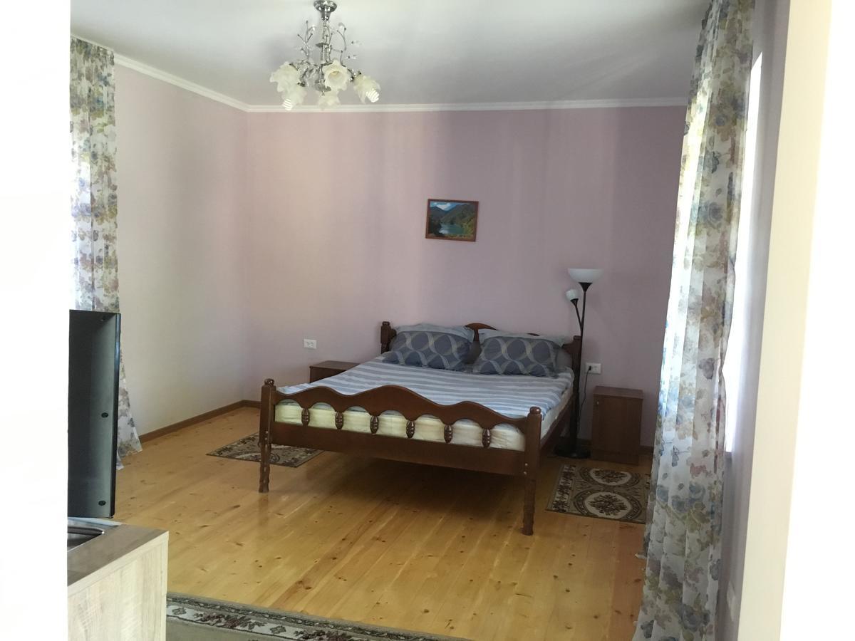 Guest House On Shakirbay 11 Сухумі Екстер'єр фото