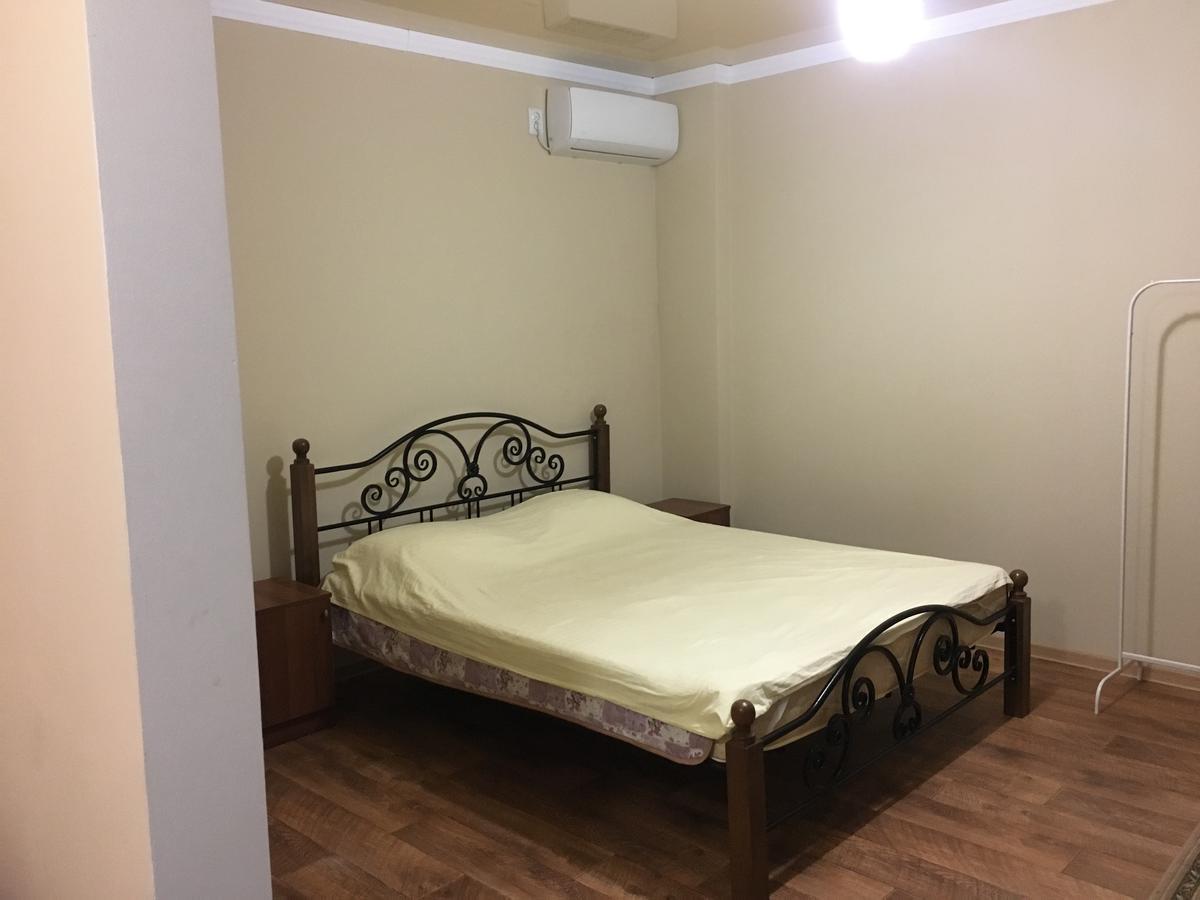 Guest House On Shakirbay 11 Сухумі Екстер'єр фото