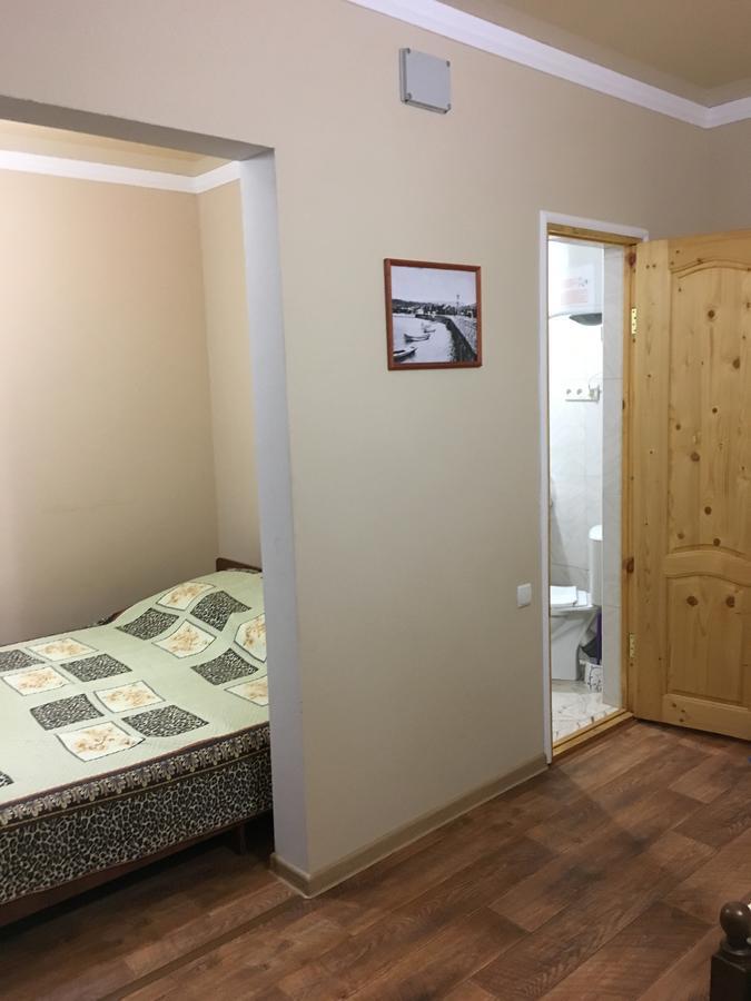Guest House On Shakirbay 11 Сухумі Екстер'єр фото