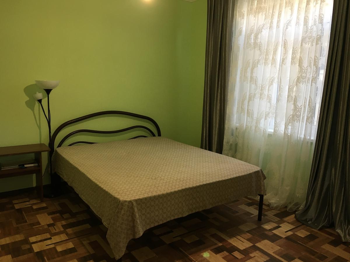 Guest House On Shakirbay 11 Сухумі Екстер'єр фото