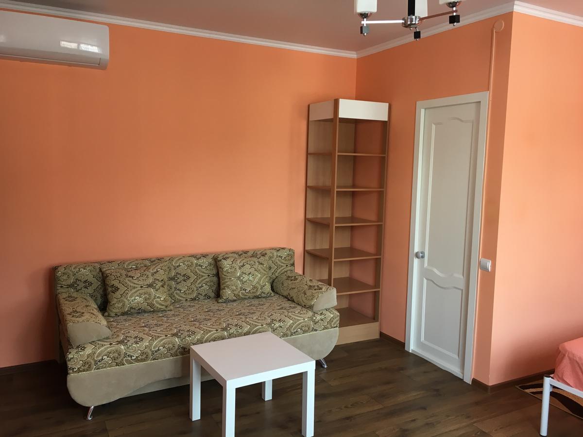 Guest House On Shakirbay 11 Сухумі Екстер'єр фото