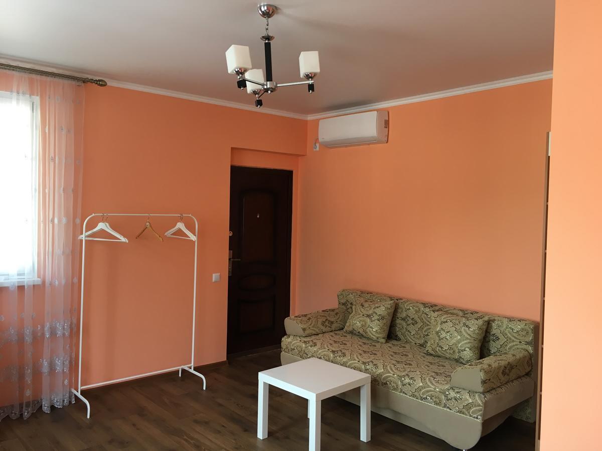 Guest House On Shakirbay 11 Сухумі Екстер'єр фото